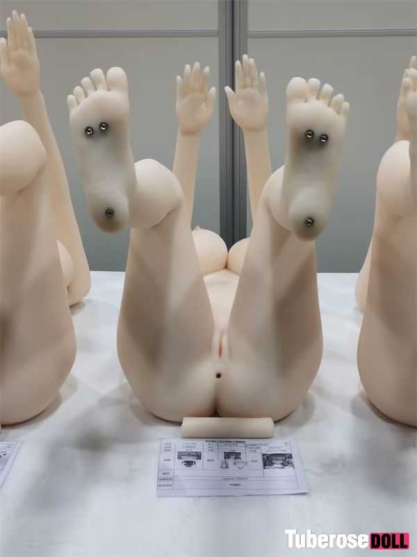 Sex doll lying position