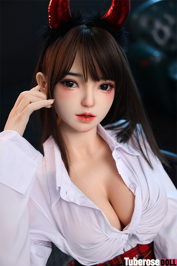 small breast sex doll
